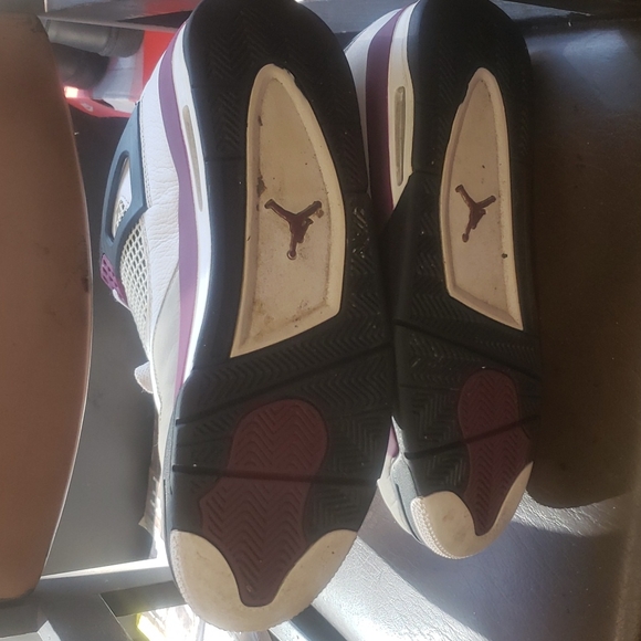 USED 10 1/2 AIR JORDAN 4 RETRO WHITE AND BURGUNDY. No Box - Picture 6 of 7